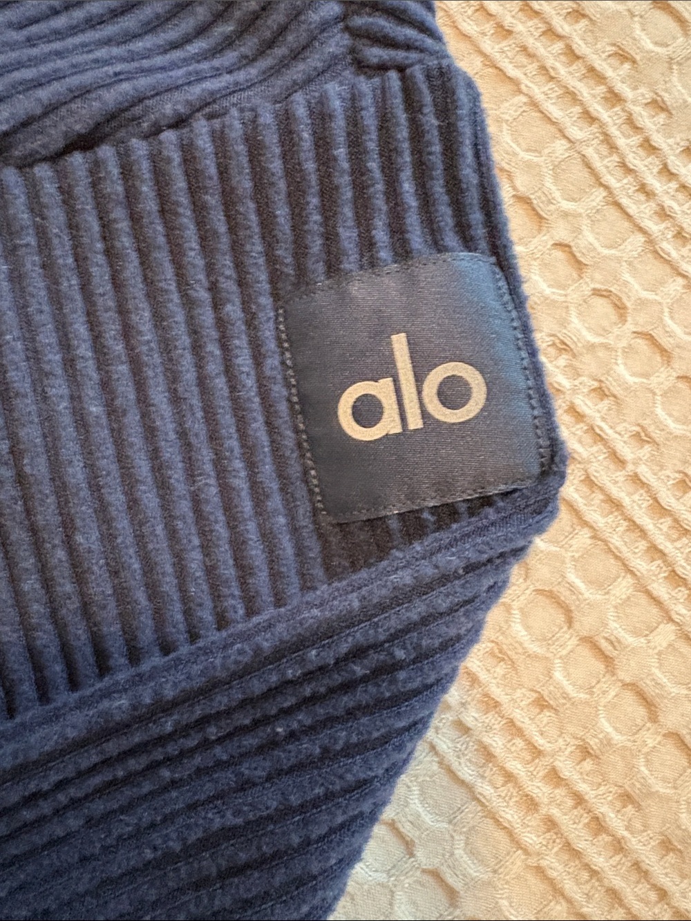 ALO Yoga Muse Women’s Ribbed Cropped Hoodie in Navy Blue - Picture 2 of 7